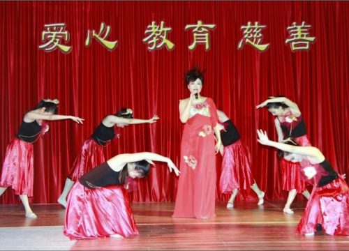 歌曲《爱在天地间》2011